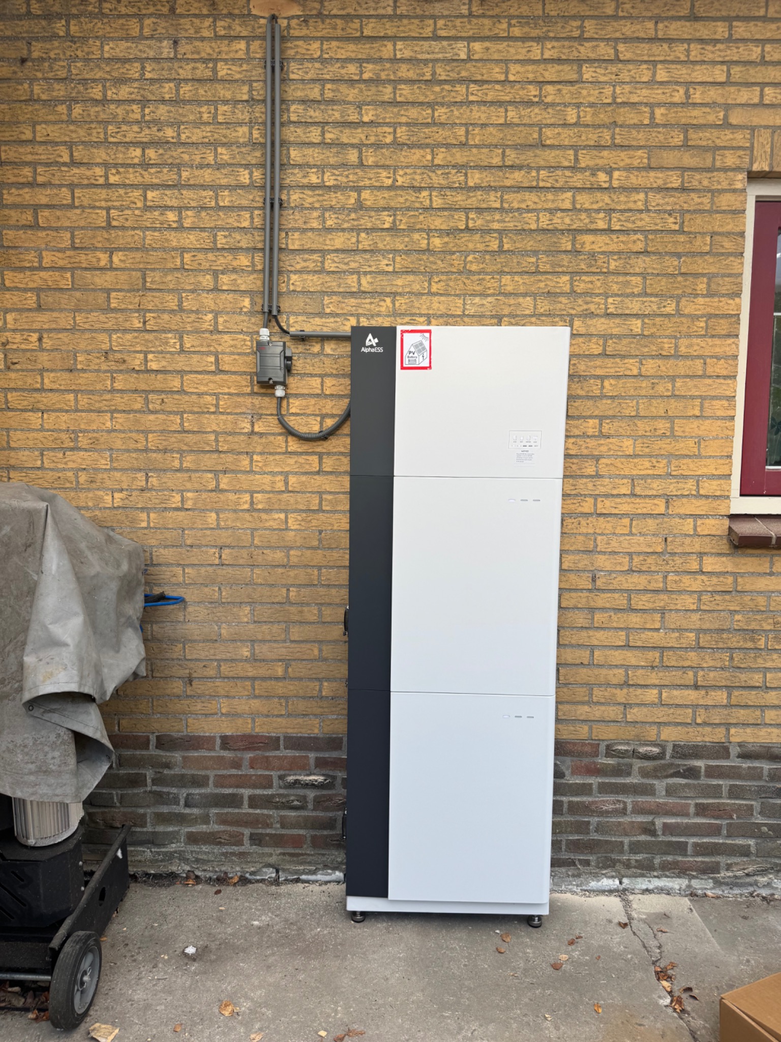 Opslag voor eigen zonnestroom, geïnstalleerd door DBE